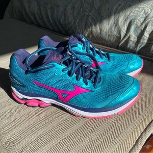 Mizuno Wave Rider 20, size 7